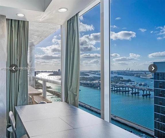 The Grand Miami: Luxury Bay Views & Private Bar