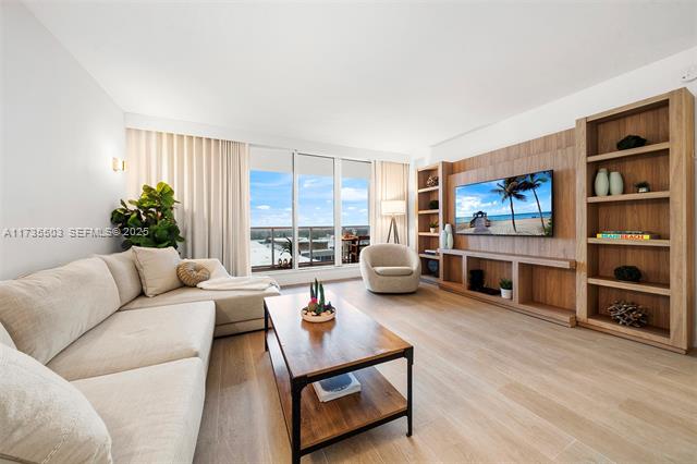 Oceanfront Roney Palace: Luxury 2BR Beach Steps