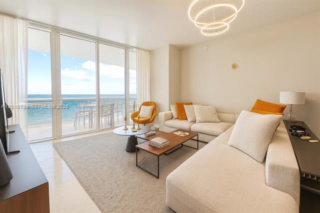 Trump Tower Oceanfront With Enclosed Den