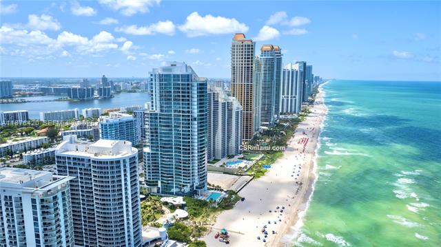 Aurora Corner Condo: Ocean Views & Balconies photo 2