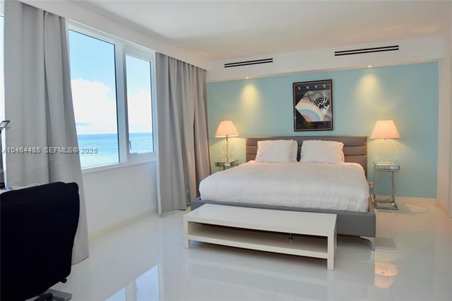 Roney Palace Oceanfront 2BR With Den photo 2