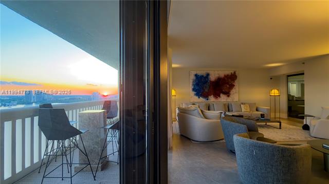 Renovated Waterfront 3BR With Bay & Beach Views photo 3