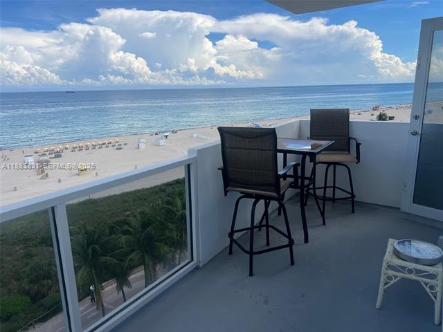 Oceanfront Corner At The Decoplage, Miami Beach photo 2