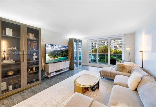 Renovated Roney Palace Oceanfront With Balcony photo 3