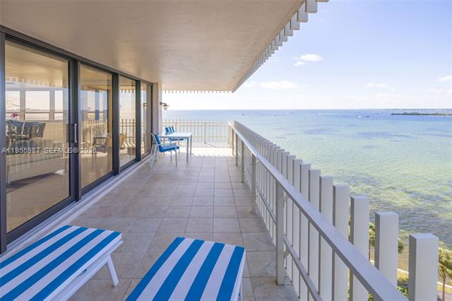 Grove Isle SE Corner: Bay Views & Private Terrace photo 2