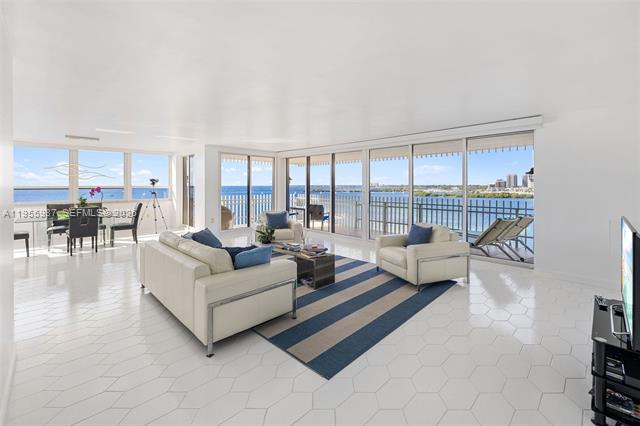 Grove Isle SE Corner: Bay Views & Private Terrace photo 3
