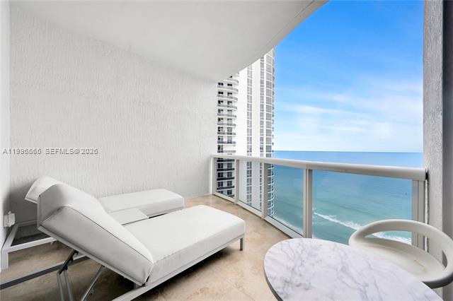 Trump Towers Ocean View With Beach Service photo 2