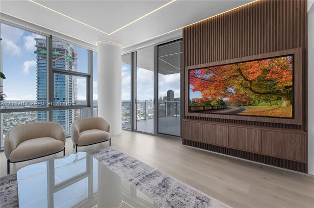 Paramount Miami Worldcenter 42nd Floor Skyline View