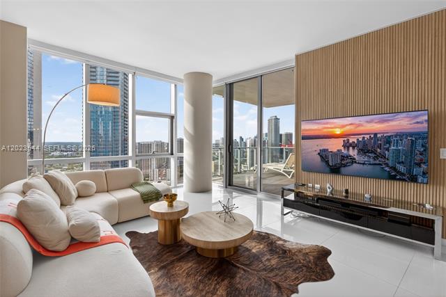 Corner Unit With Panoramic Bay Views, Den photo 3