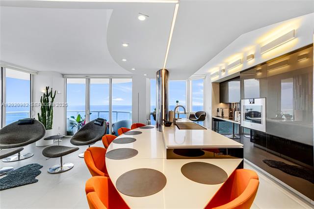 Remodeled High-Floor Akoya With Ocean Views