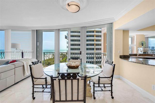 1500 Ocean Corner: Oceanfront Luxury With Spa Bath photo 3