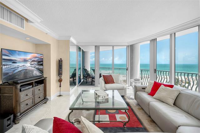 1500 Ocean Corner: Oceanfront Luxury With Spa Bath photo 2