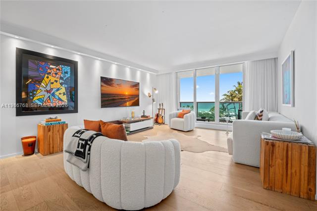 Roney Palace Direct Ocean View 3BR Den