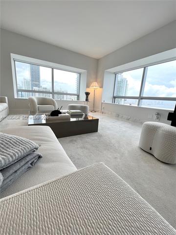 Four Seasons Brickell: 33rd Floor Corner Oasis photo 3