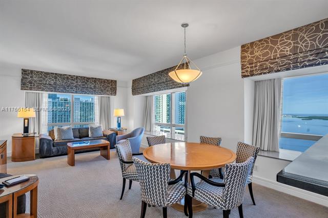 Four Seasons Top Floor With Bay Views photo 3