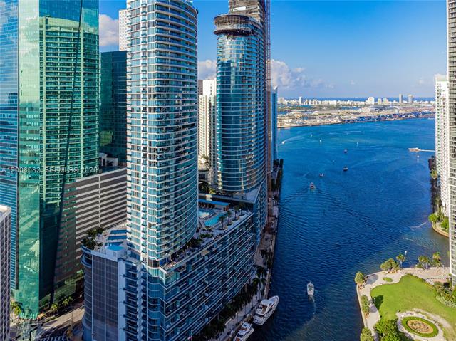 Epic Penthouse: River Views & Luxury Living photo 2