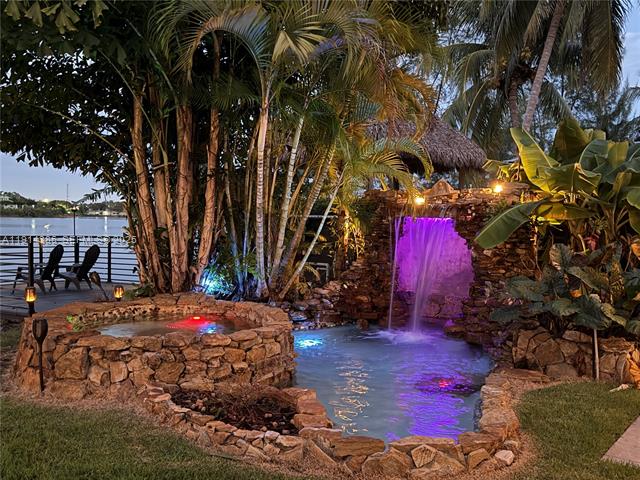 Waterfront Estate With Lake, Pool & Guest Suite photo 2