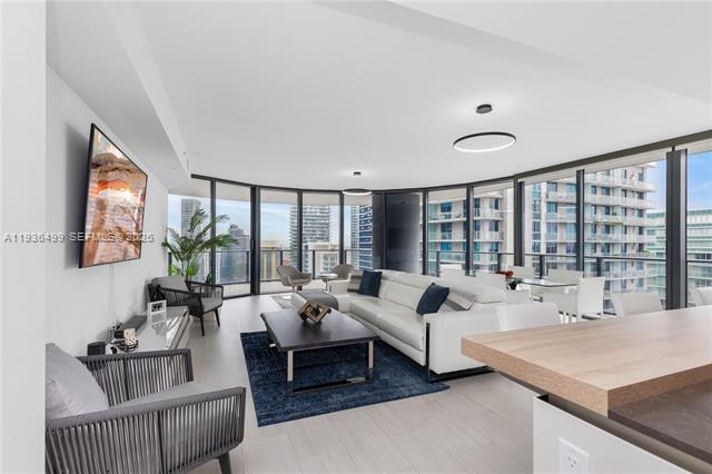 Flatiron Brickell: High-Floor City & Bay Views photo 2