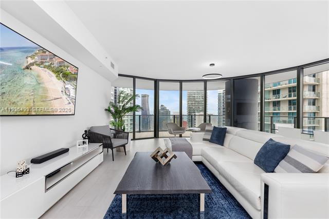 Flatiron Brickell: High-Floor City & Bay Views