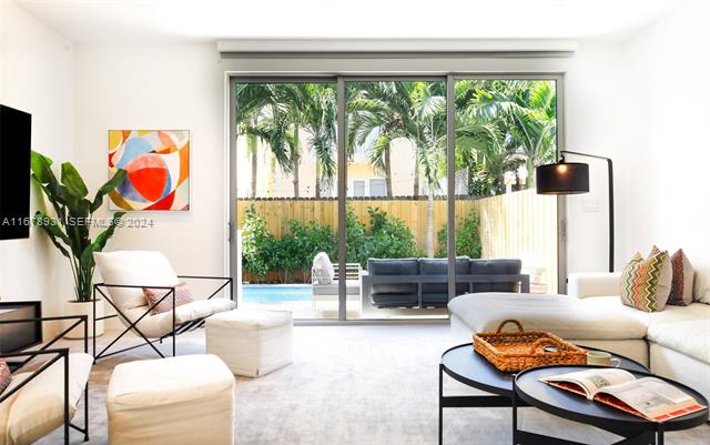 The Modernista: Luxury Coconut Grove Townhouse