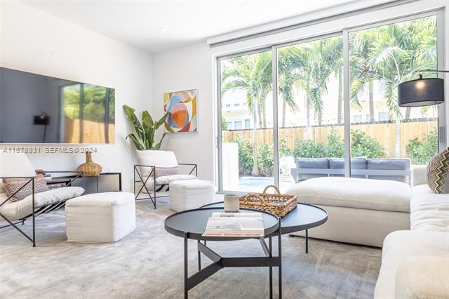 The Modernista: Luxury Coconut Grove Townhouse photo 3