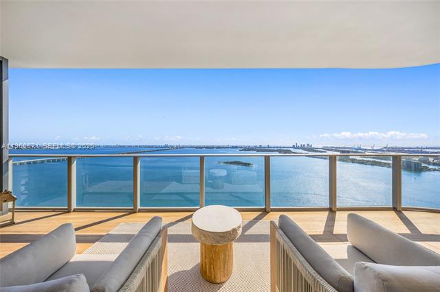 Aria Reserve Luxury Corner with Bay Views