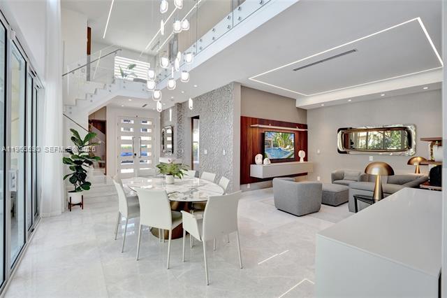 Corner Luxury Villa With Pool, Gym & Office