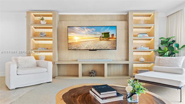 1 Hotel & Homes: Oceanfront 3BR With Den