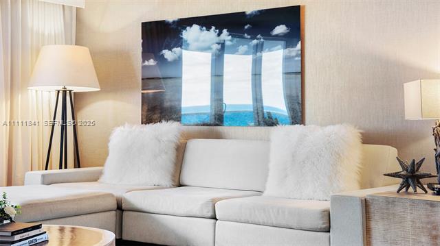 1 Hotel & Homes: Oceanfront 3BR With Den photo 2