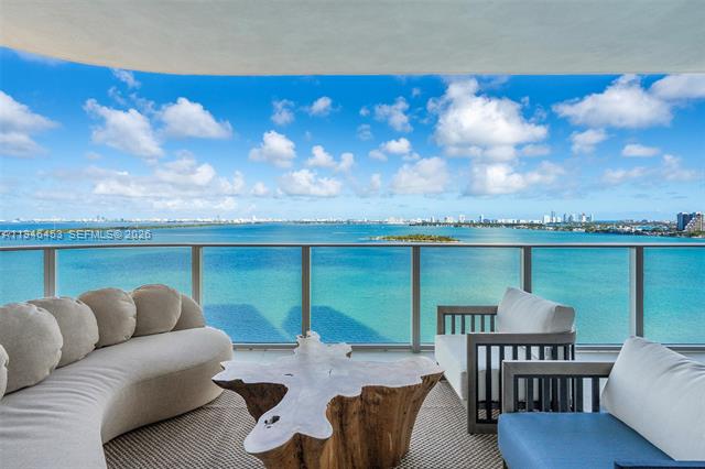 Aria Reserve Luxury: Bay Views, Private Elevator photo 2