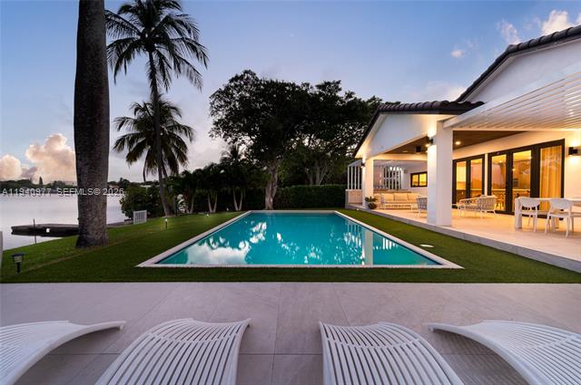 Enchanted Lake Modern Home With Pool & Views photo 2