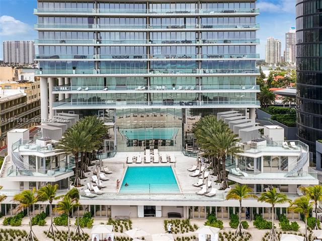 Turnberry Ocean Club Oceanfront 3BR Den