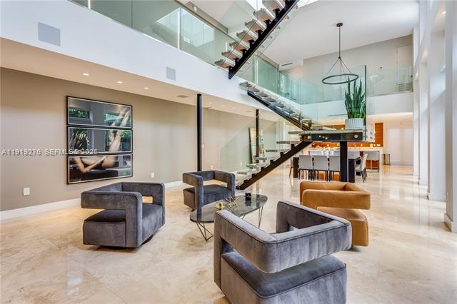 Modern Luxury Home With Pool And Private Gym photo 2