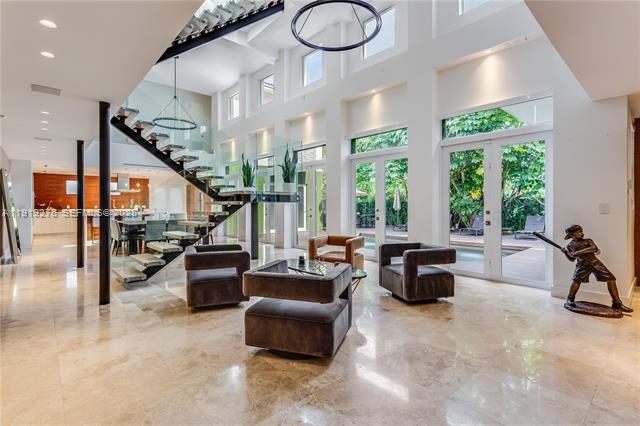 Modern Luxury Home With Pool And Private Gym photo 3