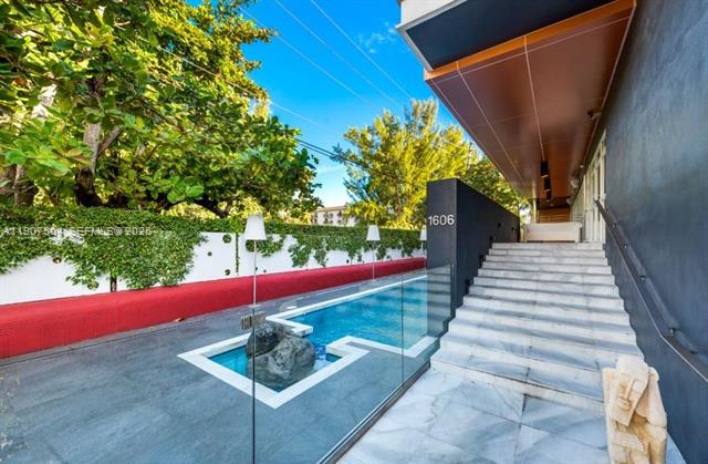 Modern Bayshore Home With Pool And Wet Bar photo 2