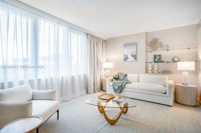 Renovated Oceanfront Roney Palace Miami Beach