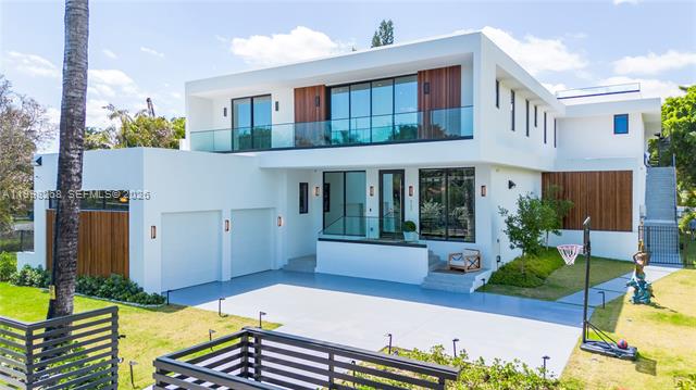 New 2024 Waterfront Estate, 7BR Guest House