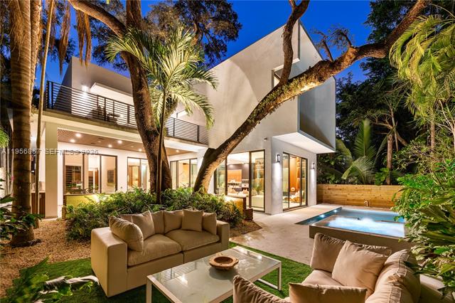 Modern Coconut Grove Home With Pool & Spa
