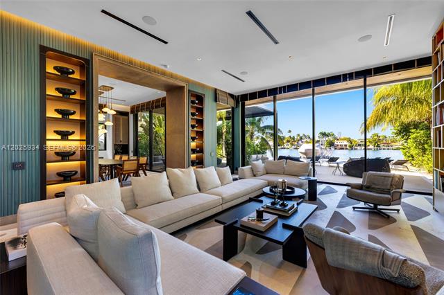 Bay View Estate With Private Dock On Venetian Islands