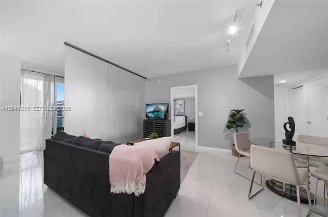 Smart 1BR Icon Brickell With Flexible Sleeping photo 3