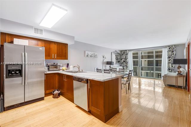 Spiaggia Ocean Beach: Oceanfront 1BR + Den photo 3