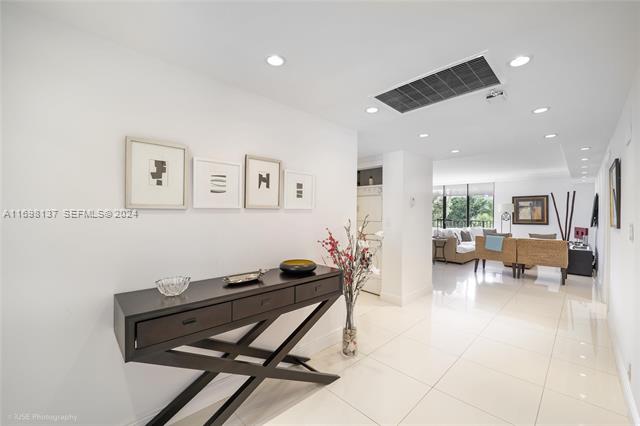 Botanica: Remodeled 2BR, 4' to Beach