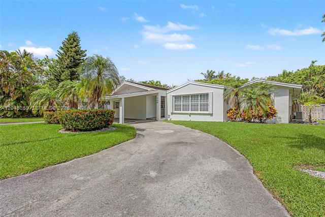 Remodeled 5BR Pool Home 1 Block Beach Key Biscayne