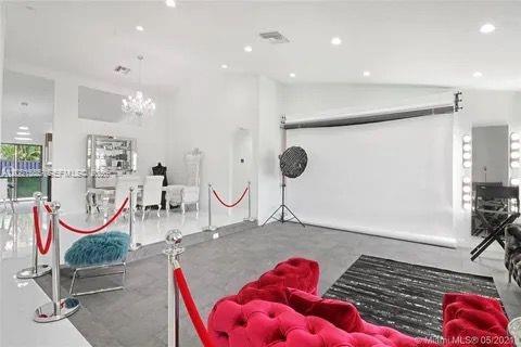 Dania Beach Pool Home - Sleep 8-10 Guests photo 3