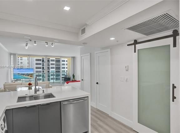 Modern Studio With Ocean Views At The Wave photo 3