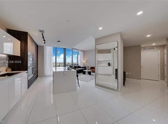 Miami Skyline 1BR Den At Paramount Worldcenter photo 3
