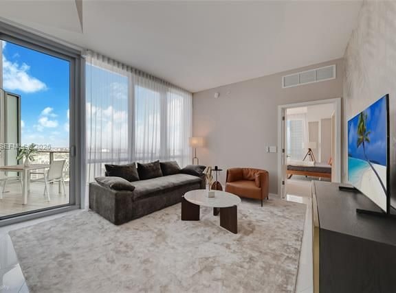 Miami Skyline 1BR Den At Paramount Worldcenter photo 2