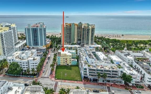 Renovated Corner Unit On Ocean Drive, Miami Beach