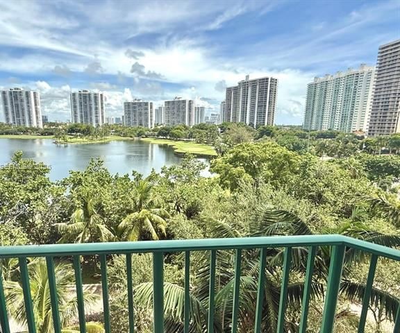 Turnberry Vlg: Lagoon Views, Luxury Furnished 2BR photo 3