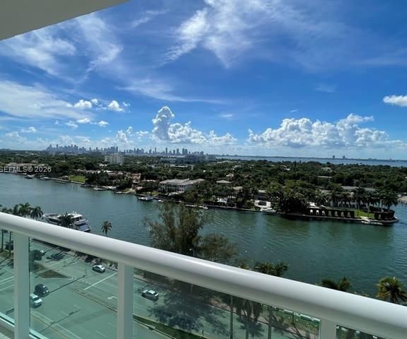 Millionaire's Row 2BR with Bay Views & Balcony photo 3